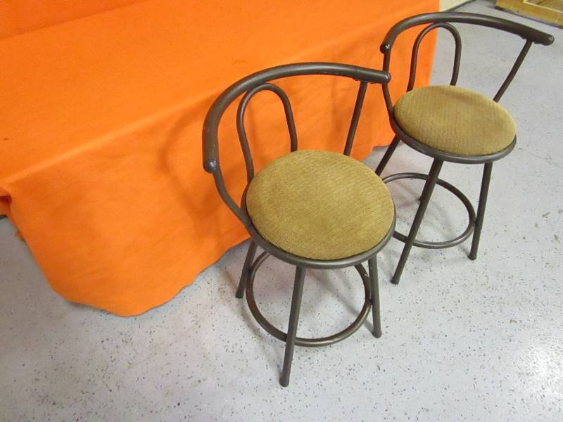 lot 14 image: (2) Swivel Bar Stools