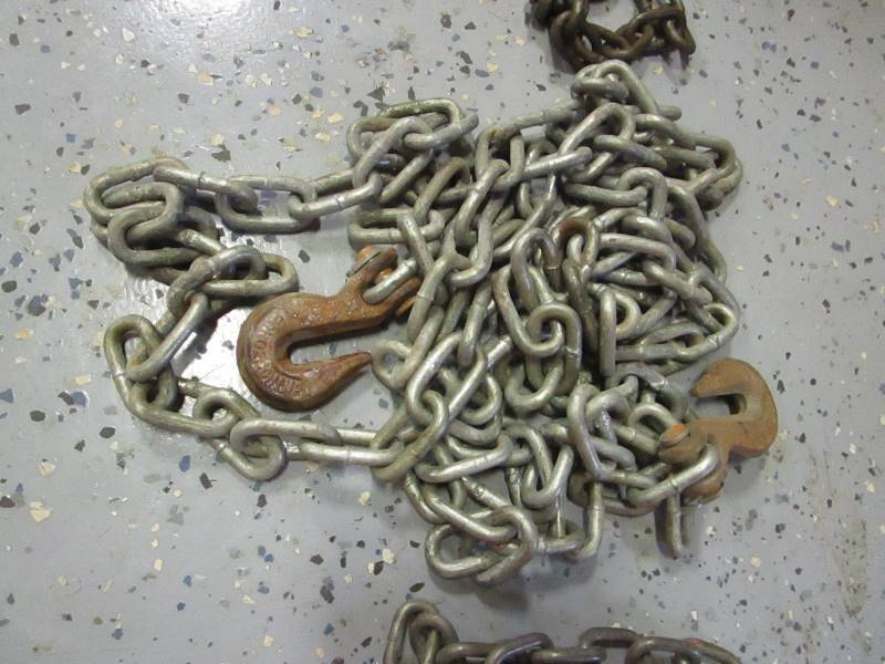 lot 32 image: (4) Small Chains