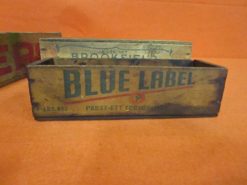 lot 35 image: Vintage Wood Cheese Boxes & Pepsi Crate