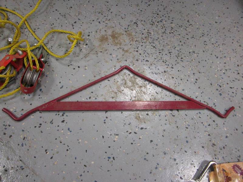 lot 37 image: Pet Tie Down & Deer Hanger