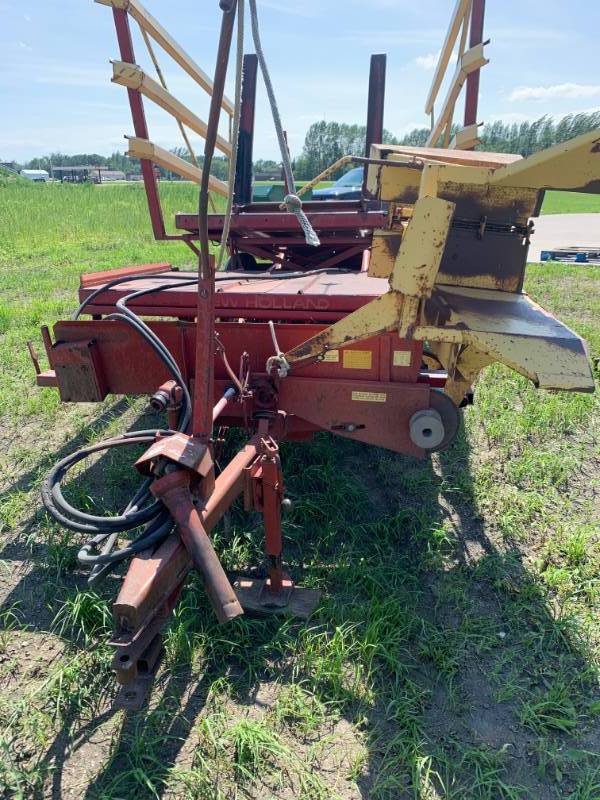 New Holland 1002 Bale Stacker