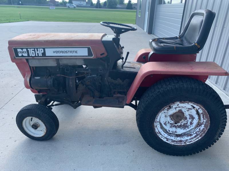 Cenex 16 hp Hydrostatic Collector Garden Tractor