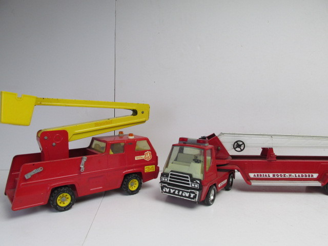 lot 57 image: Vintage TONKA & Nylint Metal Fire Trucks