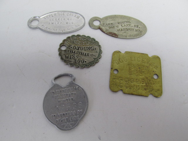 lot 61 image: Group of Old Vintage & Antique Metal Tags