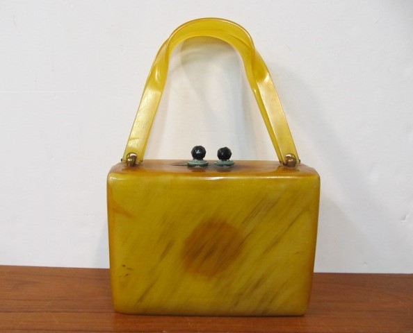 lot 80 image: Vintage Lewsid Jewel LLEWELLYN Bakelite Purse
