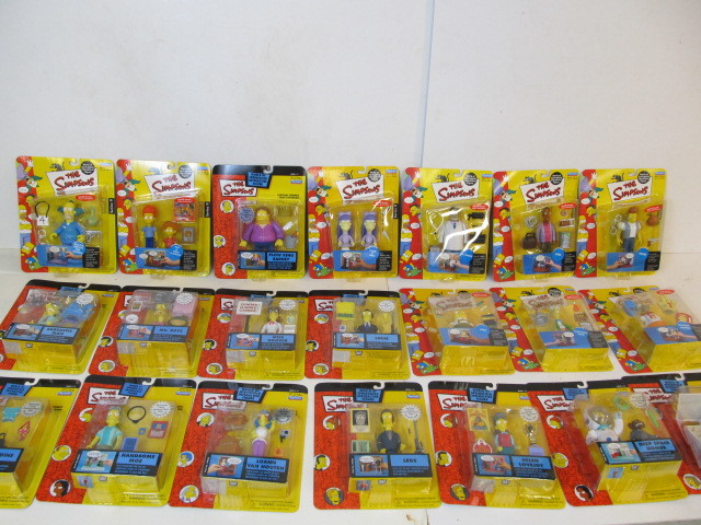 lot 98 image: Large Lot of Unopened SIMPSONS Action Figures #4