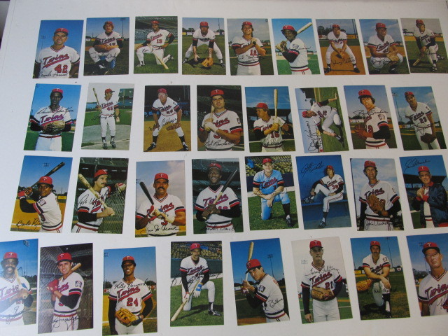 lot 104 image: Lot of Vintage 1980 MN TWINS Team Photo Postcards