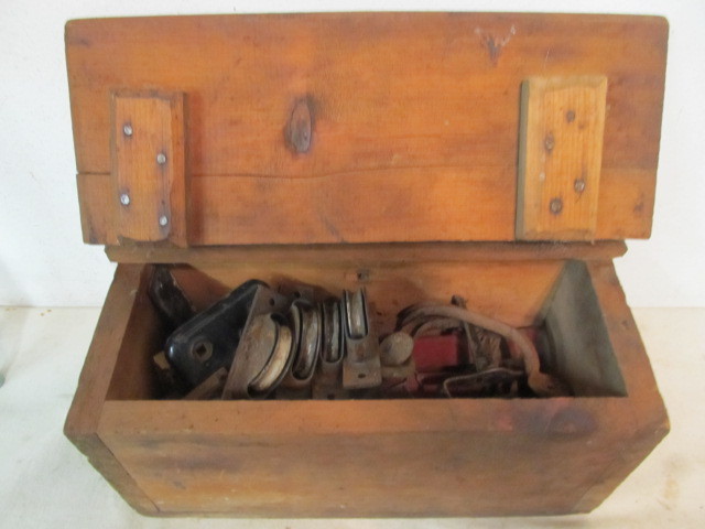lot 67 image: Antique Hinged Wooden Box wOld Hardware & Skeleton Keys