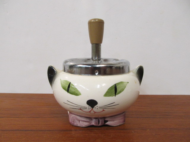 lot 12 image: Vintage 1950s Holt-Howard Anthropomorphic Cat Ashtray