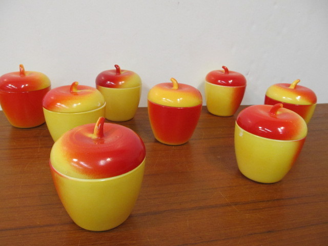 lot 16 image: Set of 8 Vintage Hazel Atlas Red & Yellow Lidded Milk Glass Jars