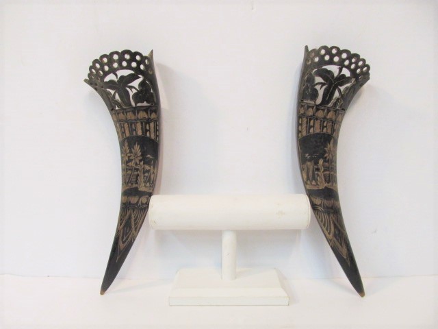 lot 22 image: 2 Vintage Hand Carved Animal Horns