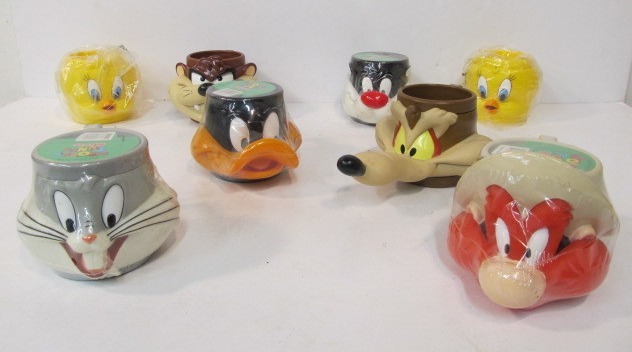 lot 28 image: Group of 8 Large LOONEY TOONS Character Mugs