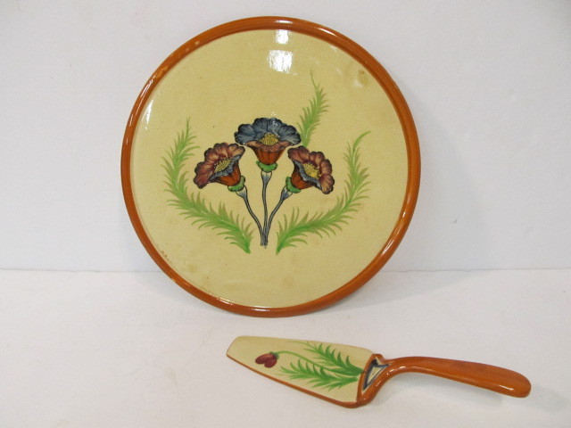 lot 30 image: Vintage Hand Painted Signed Cake Serving Set