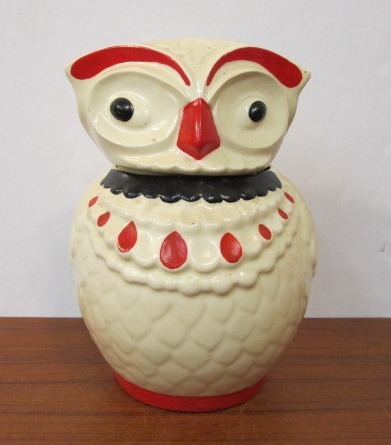 lot 31 image: Vintage 1950s Hand Painted Owl Cookie Jar