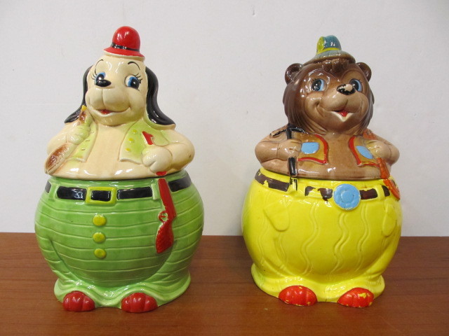 lot 32 image: Vintage 1950s Hunting Dog & Mountain Climber Bear Cookie Jars