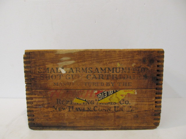 lot 76 image: Antique WINCHESTER Dovetailed Wooden Ammo Crate