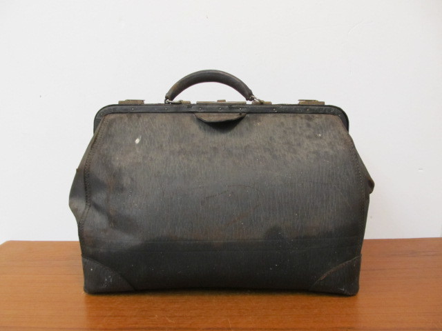 lot 110 image: Antique Leather Doctor Bag Satchel.