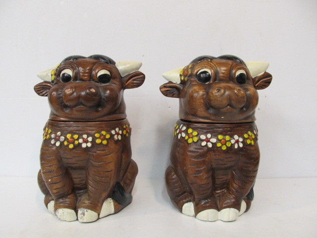 lot 120 image: Pair of Vintage Ceramic Bull cookie Jars