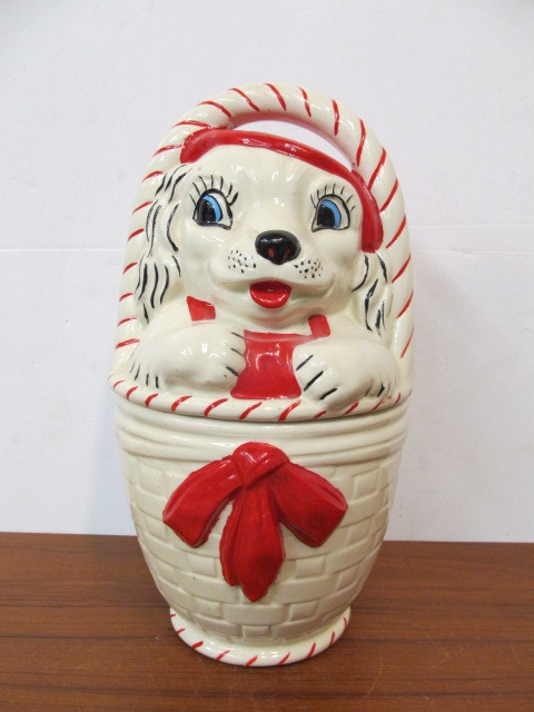 lot 123 image: Vintage 1950s AMERICAN BISQUE Puppy In Basket Cookie Jar