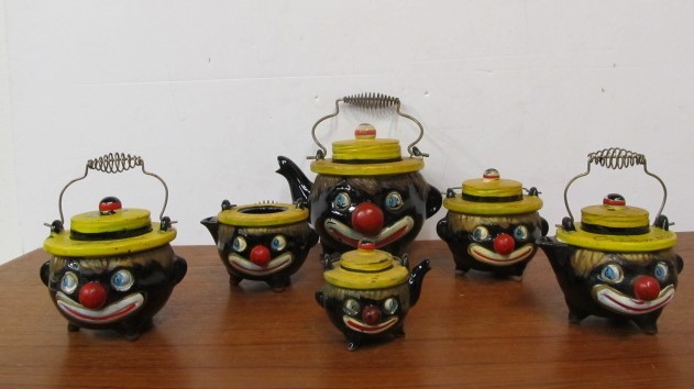 lot 128 image: Collection of Vintage 1950s Thames Condiment Teapots Cream & Sugar Face Jars