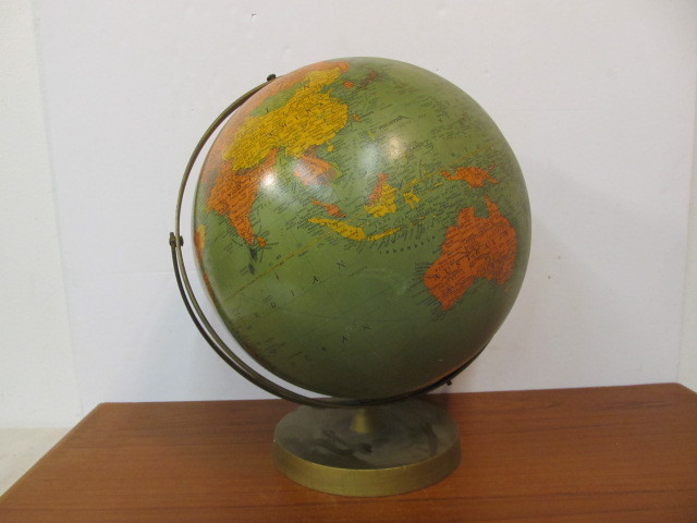 lot 133 image: Large Vintage Mid Century 16 Replogle World Globe