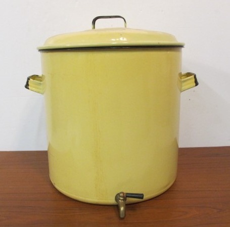 lot 138 image: HUGE Vintage Enamelware Lidded Mixing Pot wSpigot
