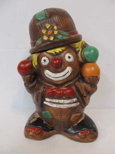 lot 143 image: Large Vintage Ceramic Gingerbread Man Cookie Jar