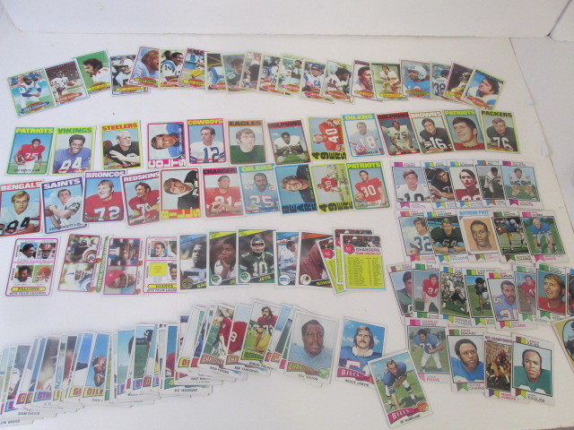 lot 106 image: Lot of 1970s etc Football Cards