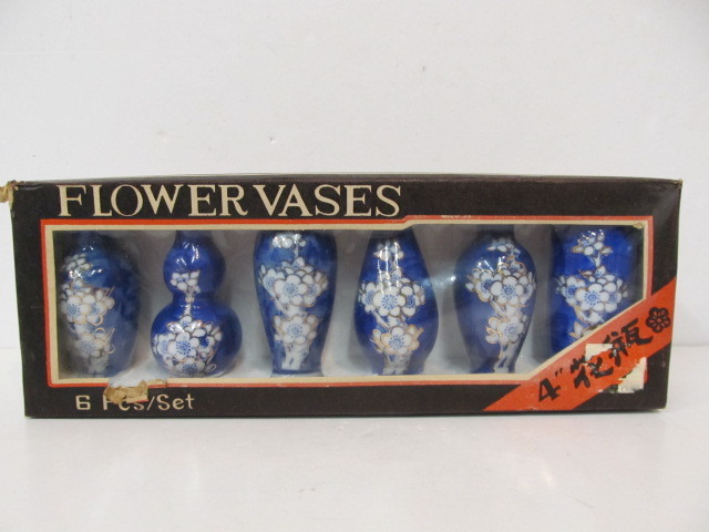 lot 169 image: Vintage Small 4 Chinese Porcelain Flower Vases - NEW IN BOX 