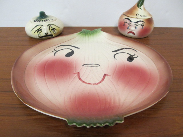 lot 173 image: Vintage 1950s Anthropomorphic Onion Platter & Jars