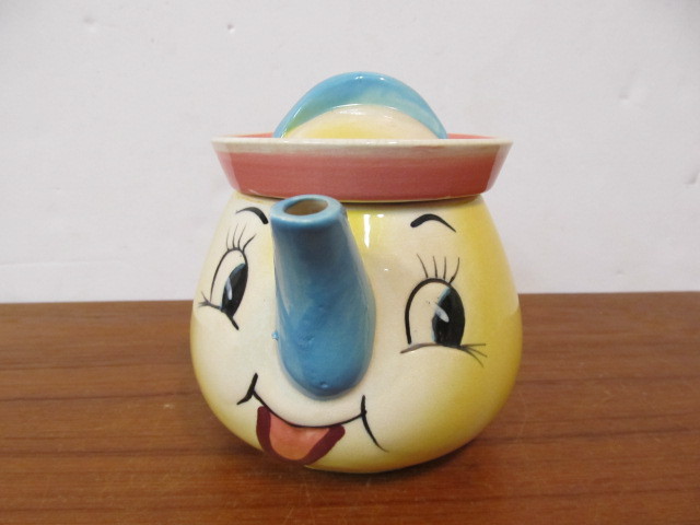 lot 178 image: Vintage 1950s Anthropomorphic Colorful Smiling Face Ceramic Teapot