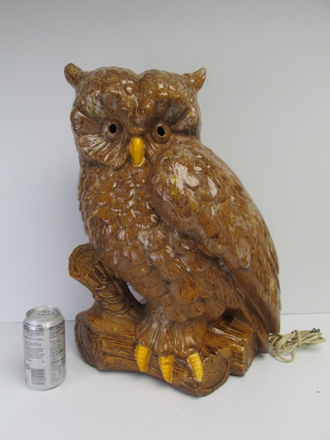lot 201 image: HUGE Vintage Ceramic Owl TV Lamp