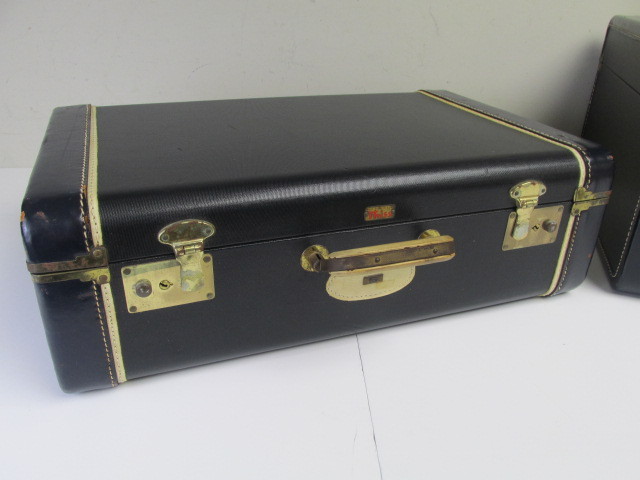 lot 207 image: Nice Pair of Vintage THISS Suitcases