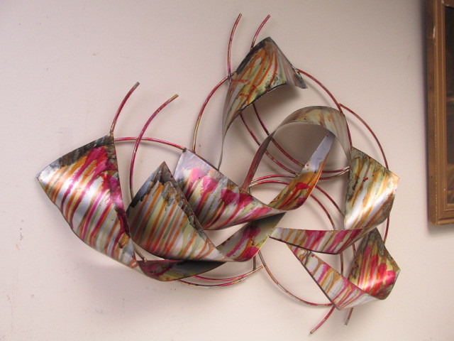 lot 200 image: Vintage Painted Metal 3-D Wall Sculpture