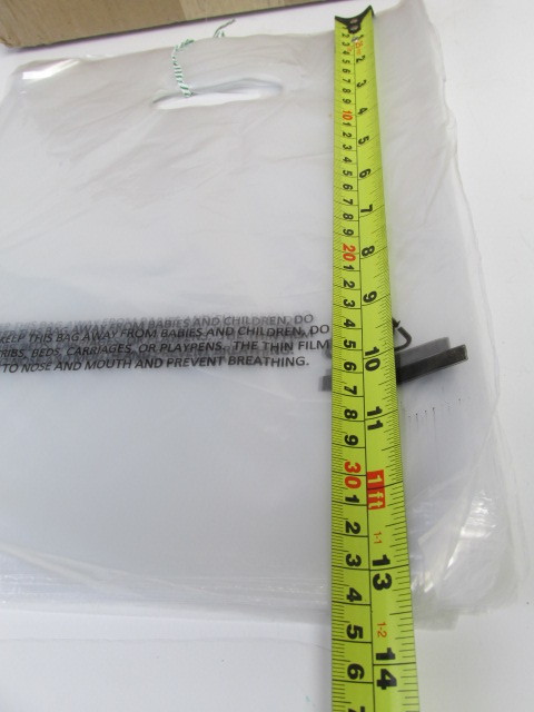 lot 195 image: Case of 2000 Clear Plastic Bags wHandles