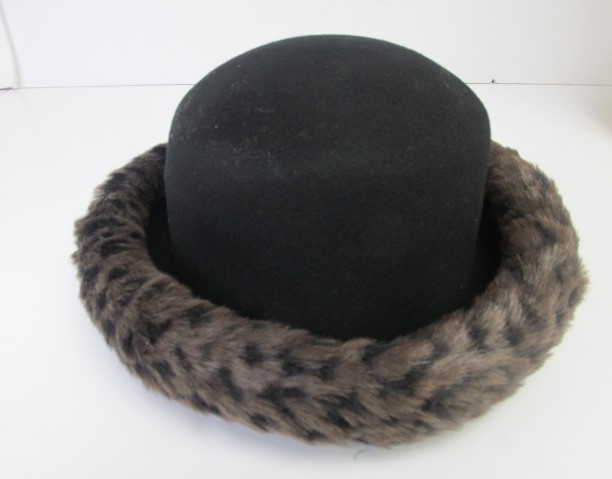 lot 196 image: NEW Womens Derby Hat Wool w Animal Print Design Faux Fur Brim