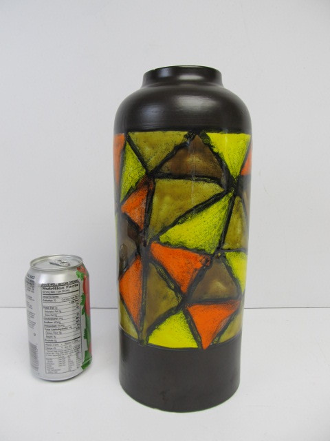 lot 226 image: Mid Century 12 Italian Art Pottery Vase