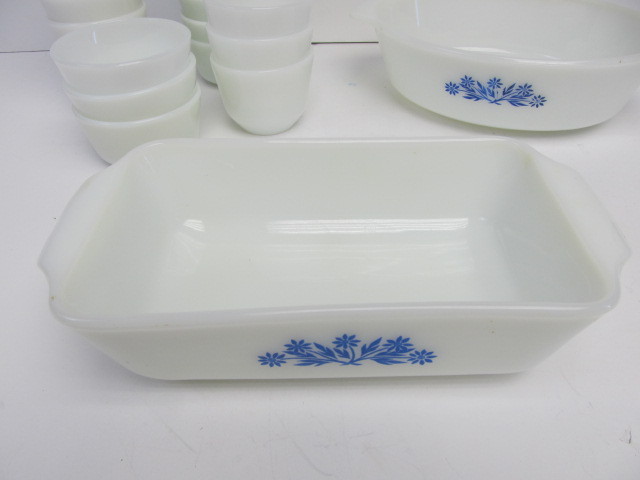lot 243 image: Lot of Vintage FIRE KING etc Serving Dishes & Bowls