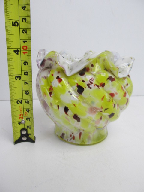 lot 248 image: Vintage Swirled Art Glass Ruffled Vase