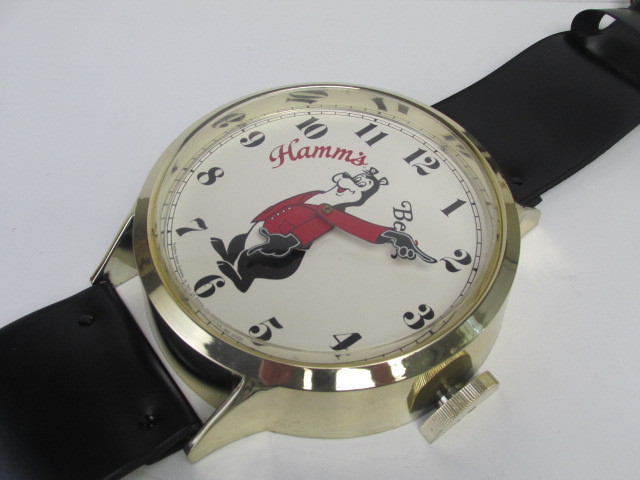 lot 2 image: Vintage HAMMS Advertising Oversized Watch Clock Beer Sign