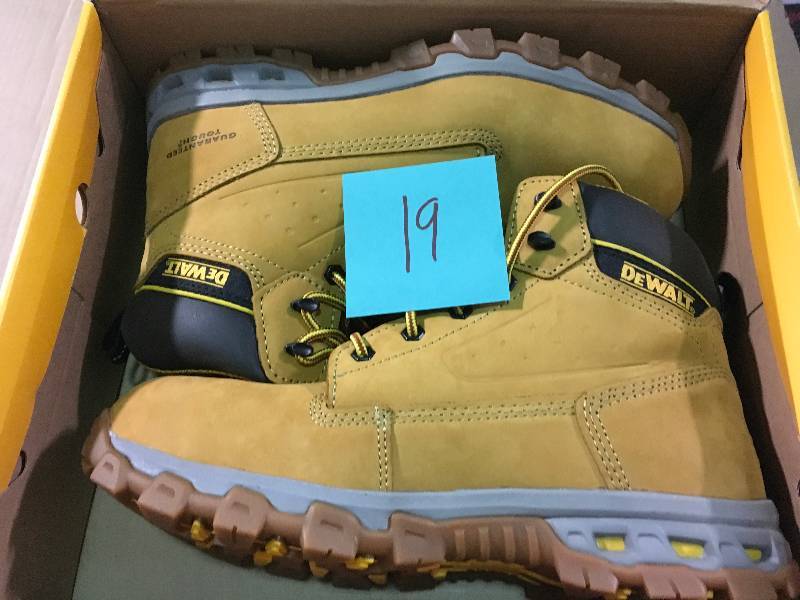 lot 19 image: Dewalt Halogen Mens Size 11 Wheat Nubuck Leather Steel Toe 6 in. Work Boot not used