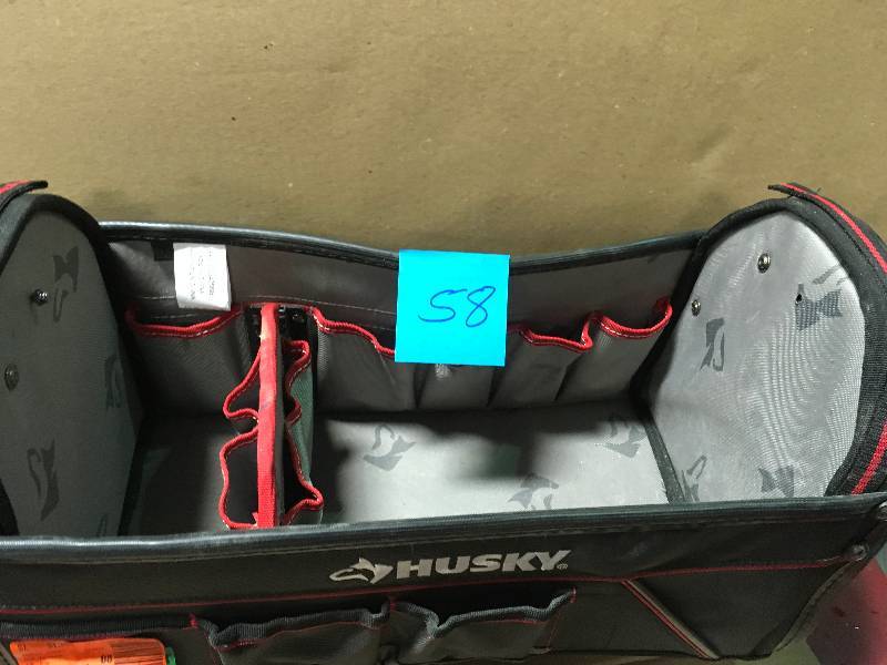 Husky 20 in. Pro Tool Tote with Removable Tool Wall missing knob