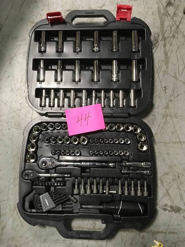 Husky 111 piece Mechanics Tool Set not used