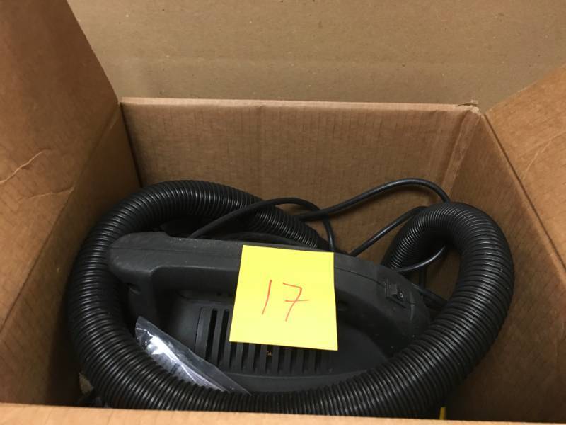 lot 17 image: Stinger 2.5 Gal wetdry vac used in working condition