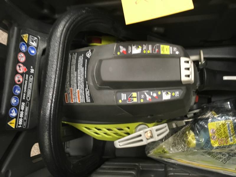 lot 21 image: Ryobi 16 in Gas Chainsaw in good condition
