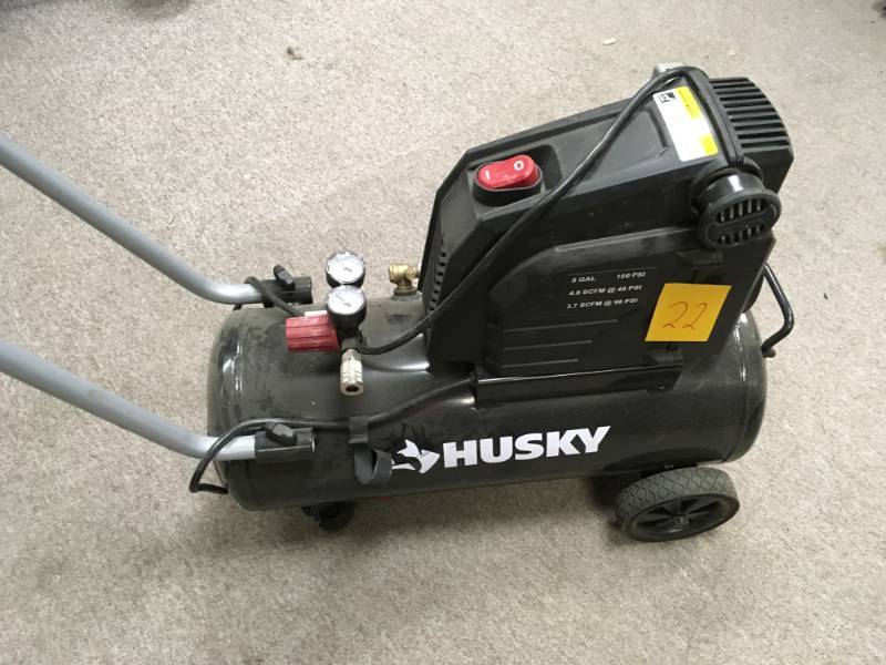 lot 22 image: Husky 8 gal Air compressor used in good working condition