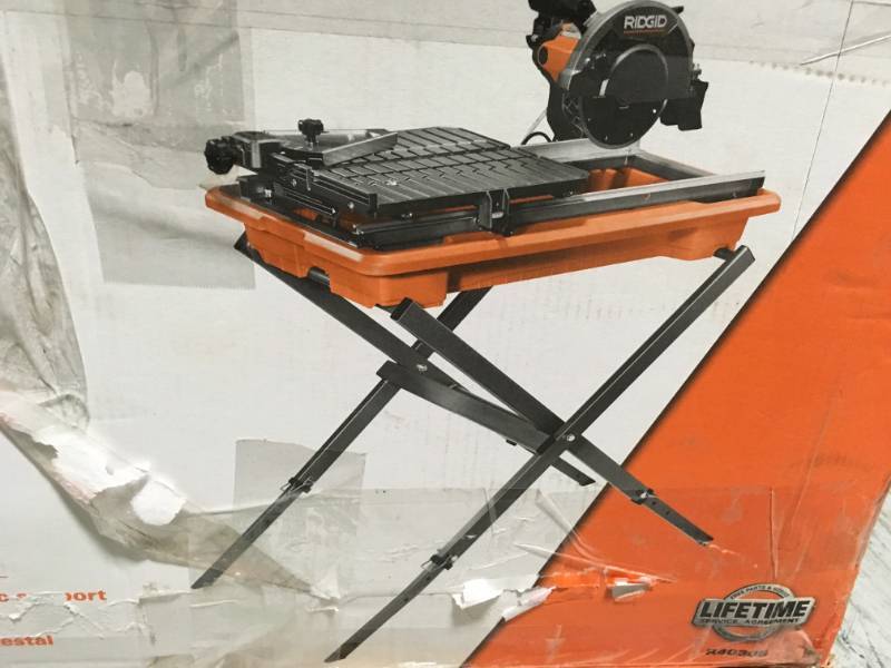 lot 48 image: Ridgid 7 in. Tile Saw with Stand in like new  condition