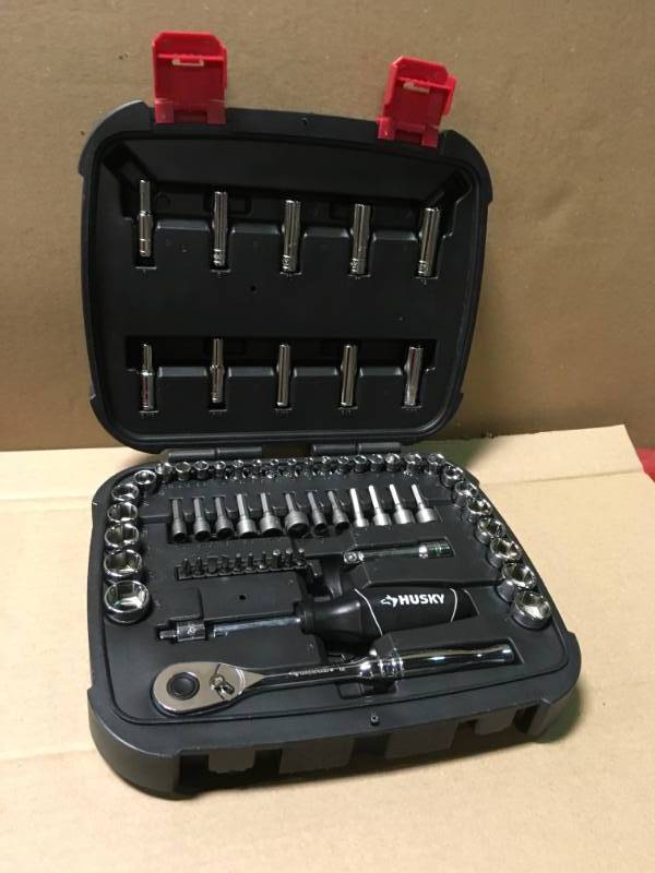 lot 88 image: Husky 65 PC 14 in and 38 in Drive Mechanics Tool Set