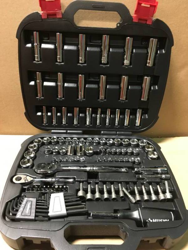 lot 89 image: Husky 111 Piece 14 in and 38 in drive mechanics tool set