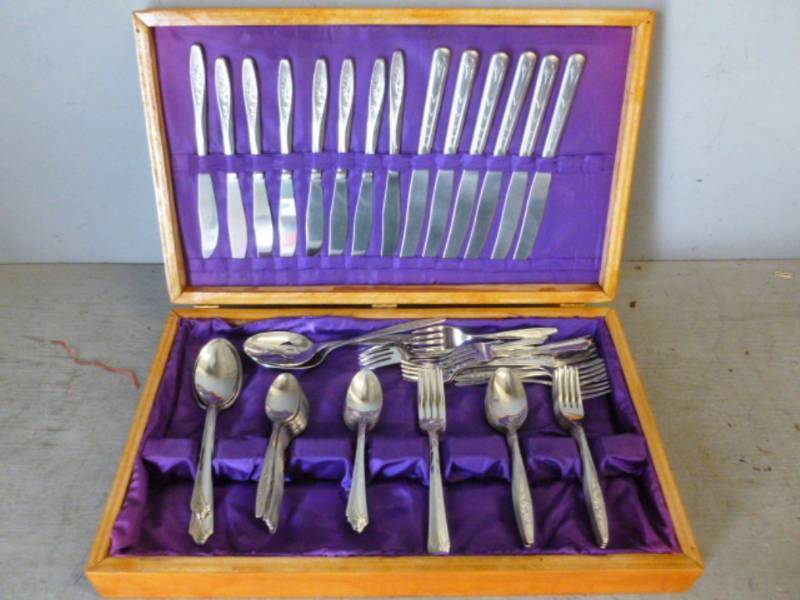 Stainless Steel Flatware Set